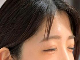 隣の絶倫隣人Gcup美女に誘惑されて…欲求不満を匂わす配信者にDMしたら部屋に引き込まれド淫乱痴女解放！熱烈キスで歓迎マ●コ広げて連続中出し 碧波しずく　サンプル画像08